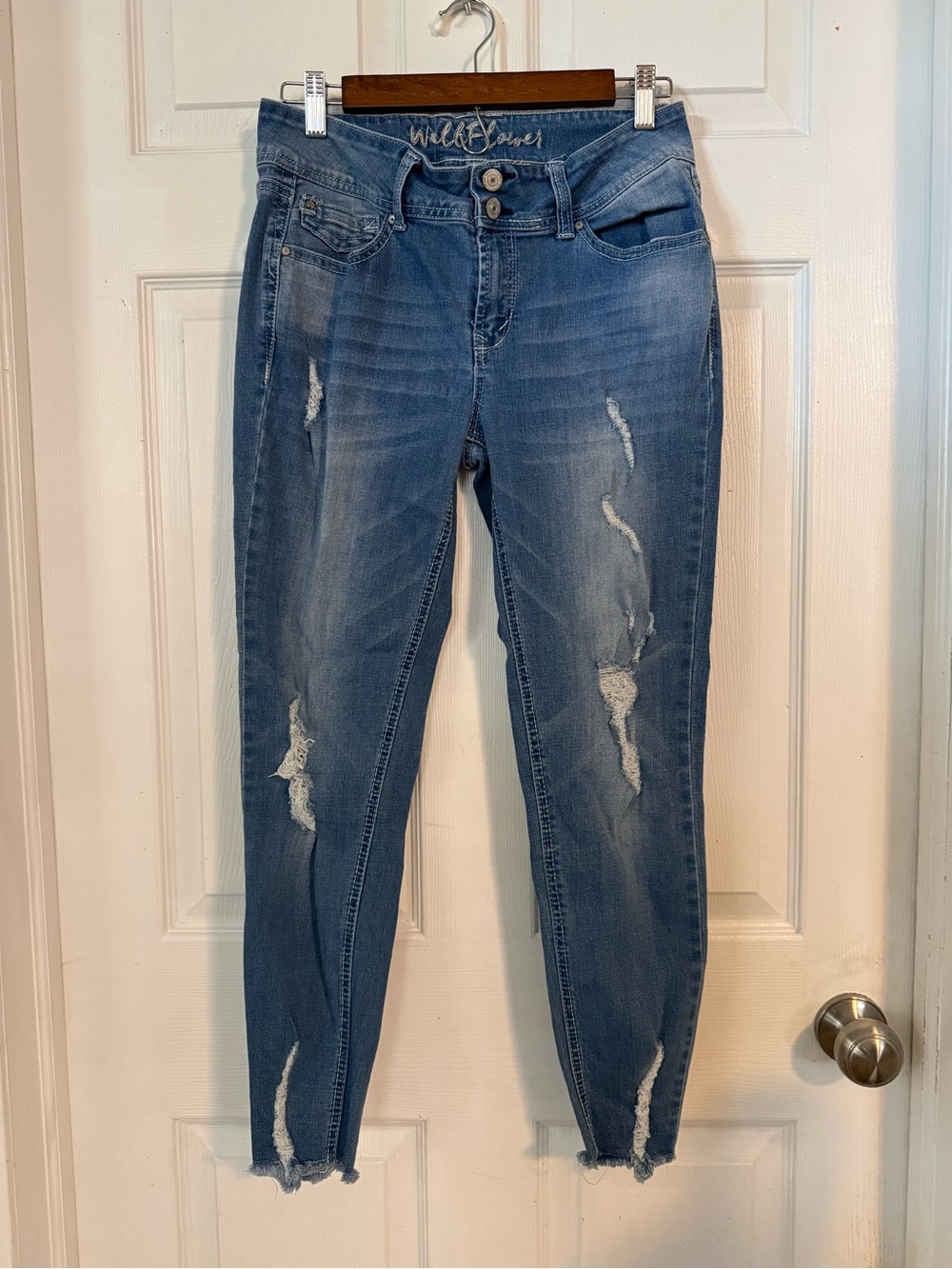 Women’s Junior Wallflower Brand Distressed Blue Skinny Jeans